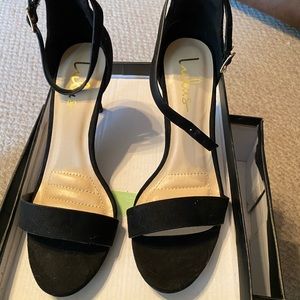 Size 8 black Lulu heels brand new never worn